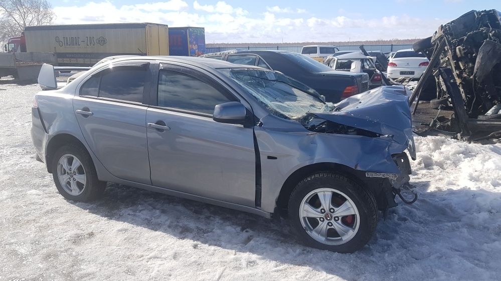 Мицубиси лансер Mitsubishi lancer 2013 год 1.6 мкпп