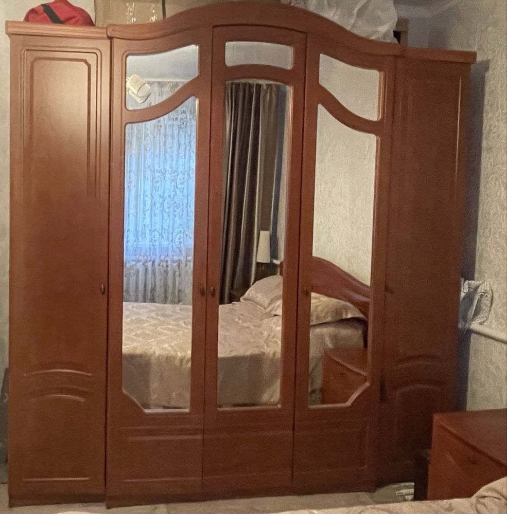 Продам спальный гарнитур