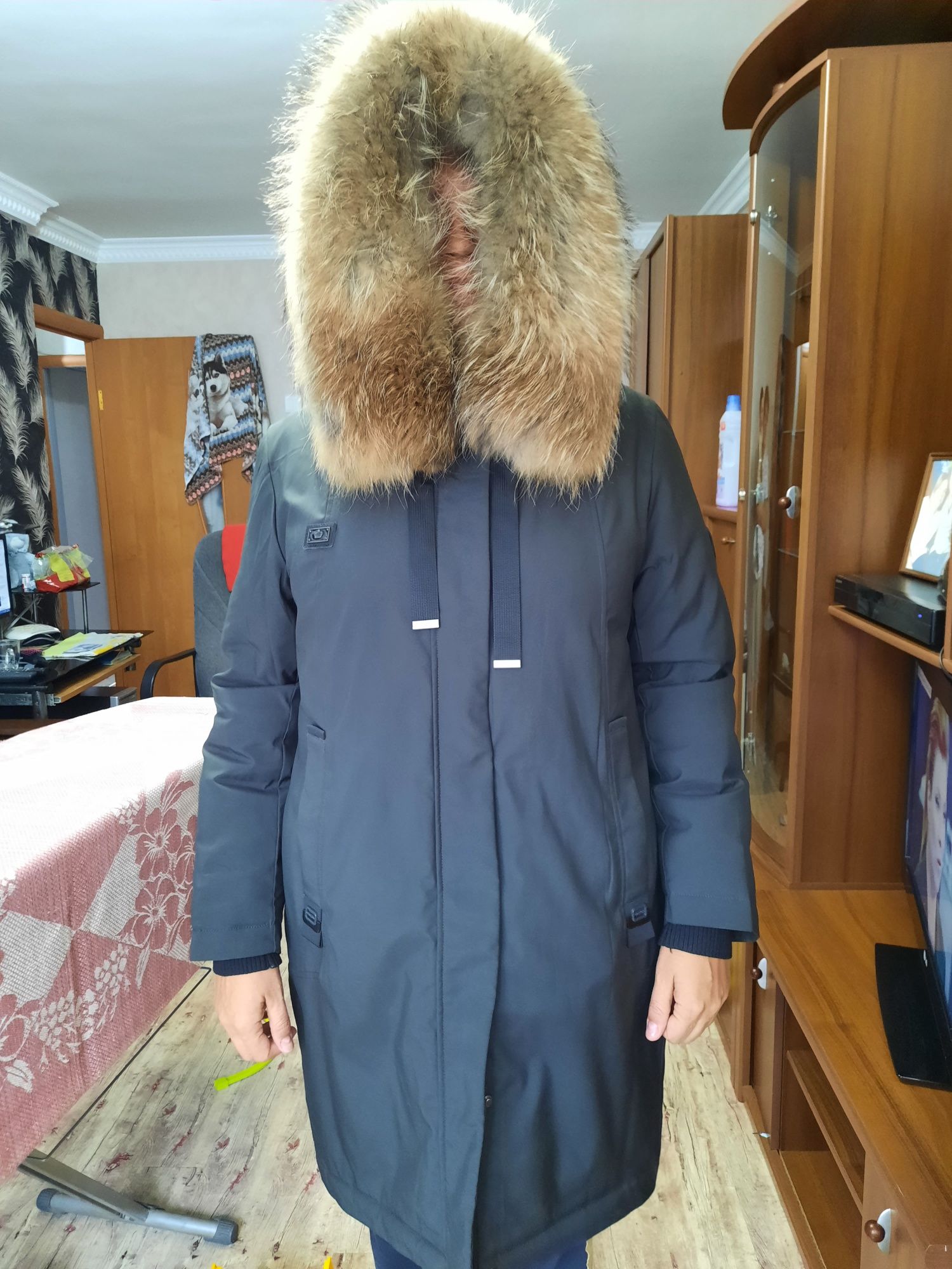 Продам зимний пуховик женский.