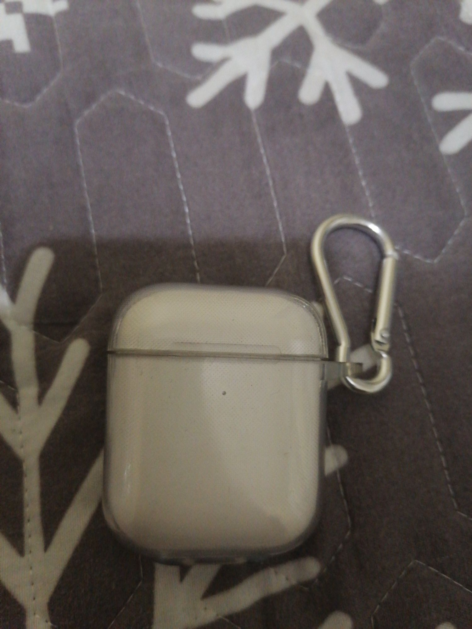 Продам наушники airpods  срочно