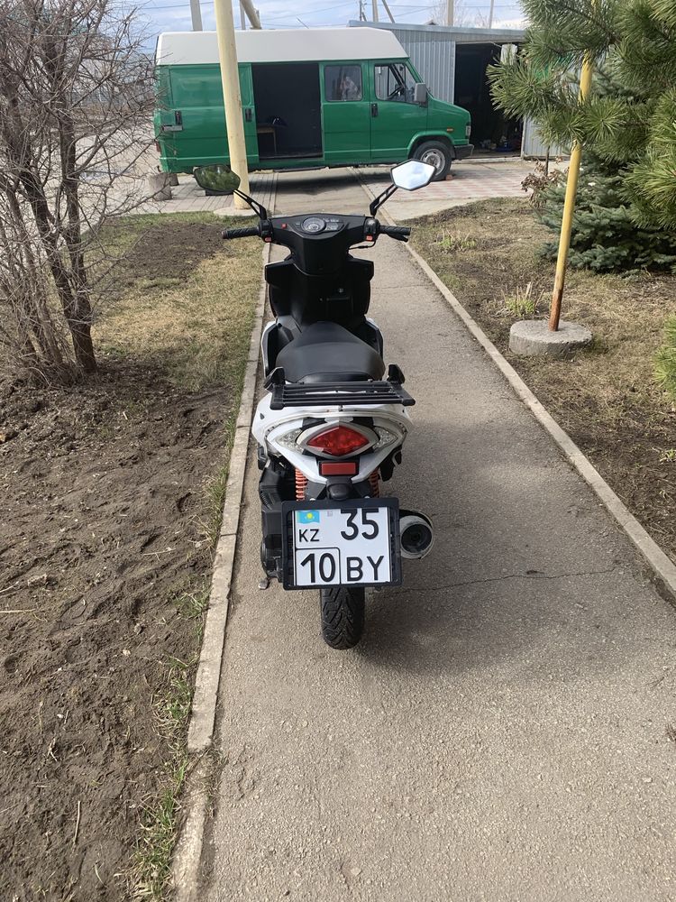 Продам скутор в хорошом состояние
