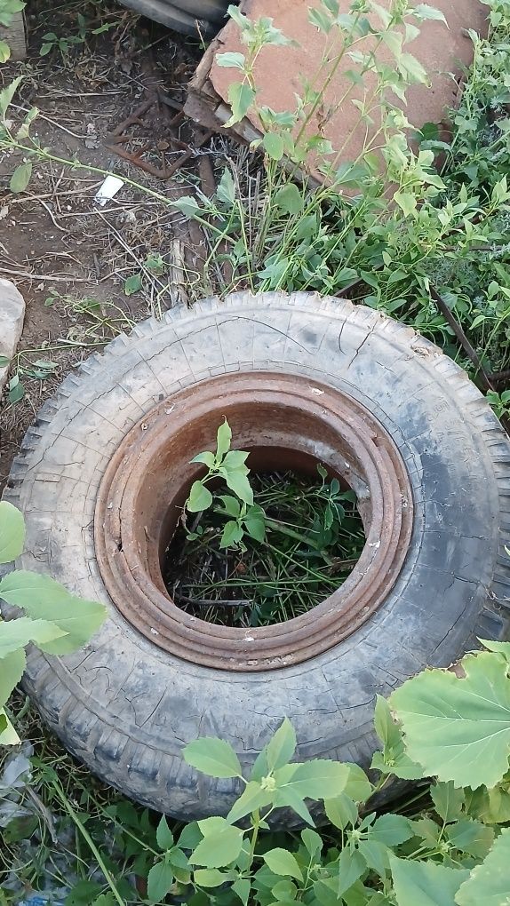 Продаётся покрышки прицепа