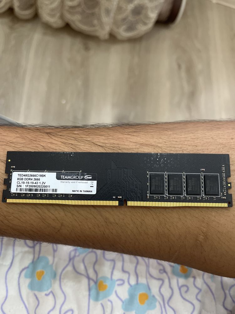 ОЗУ DDR4 на 8 гб уезжаю в другой город заберите по-братски