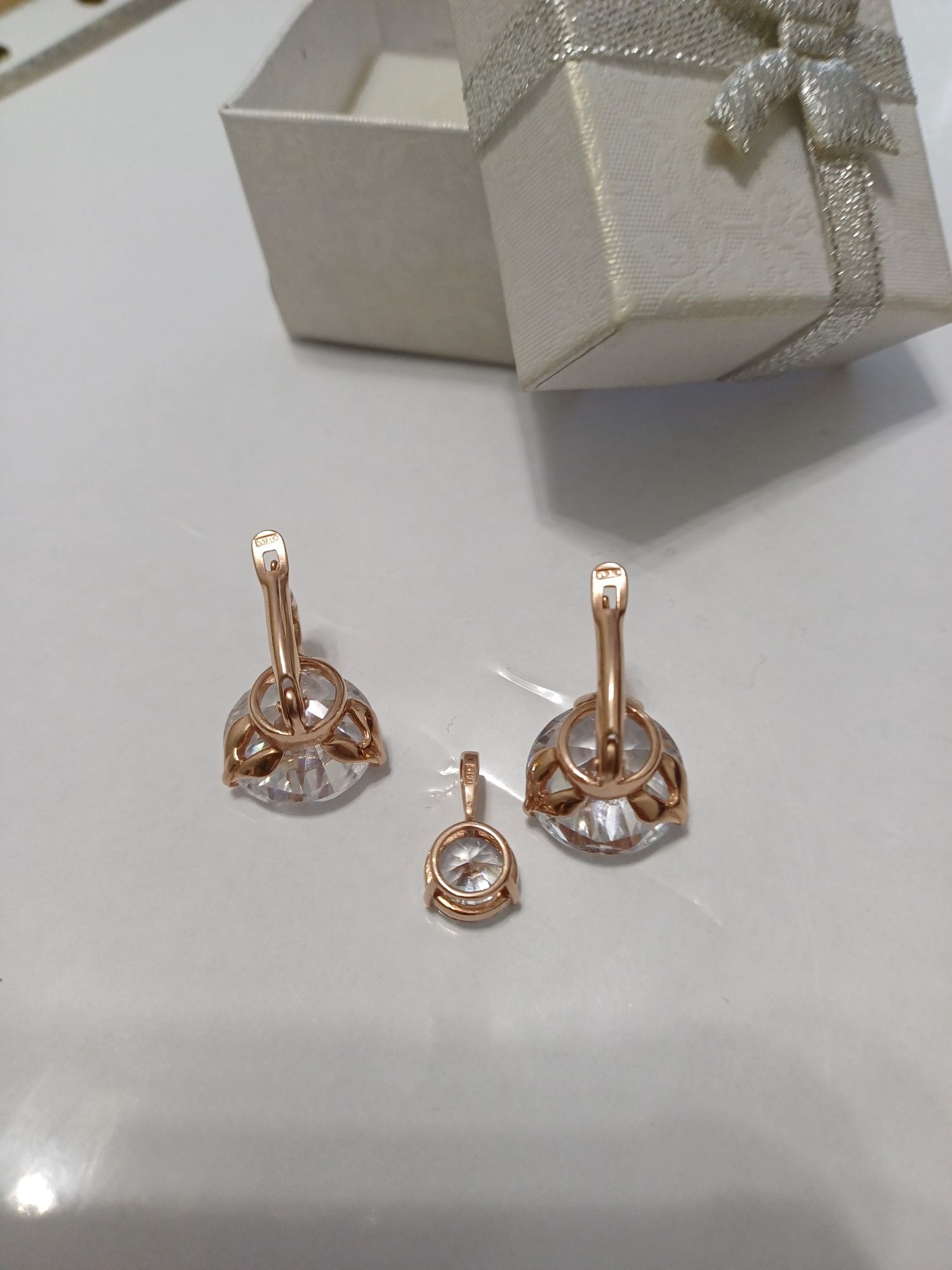 Серьги и подвеска из розового золота 585 пробы