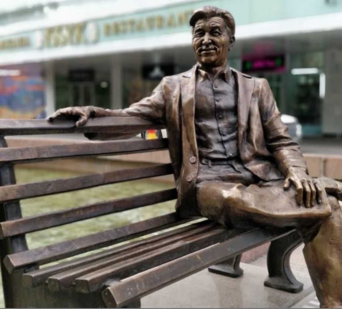 Бюсты, барельефы, скульптуры, памятники из бронзы, мрамора, гранита