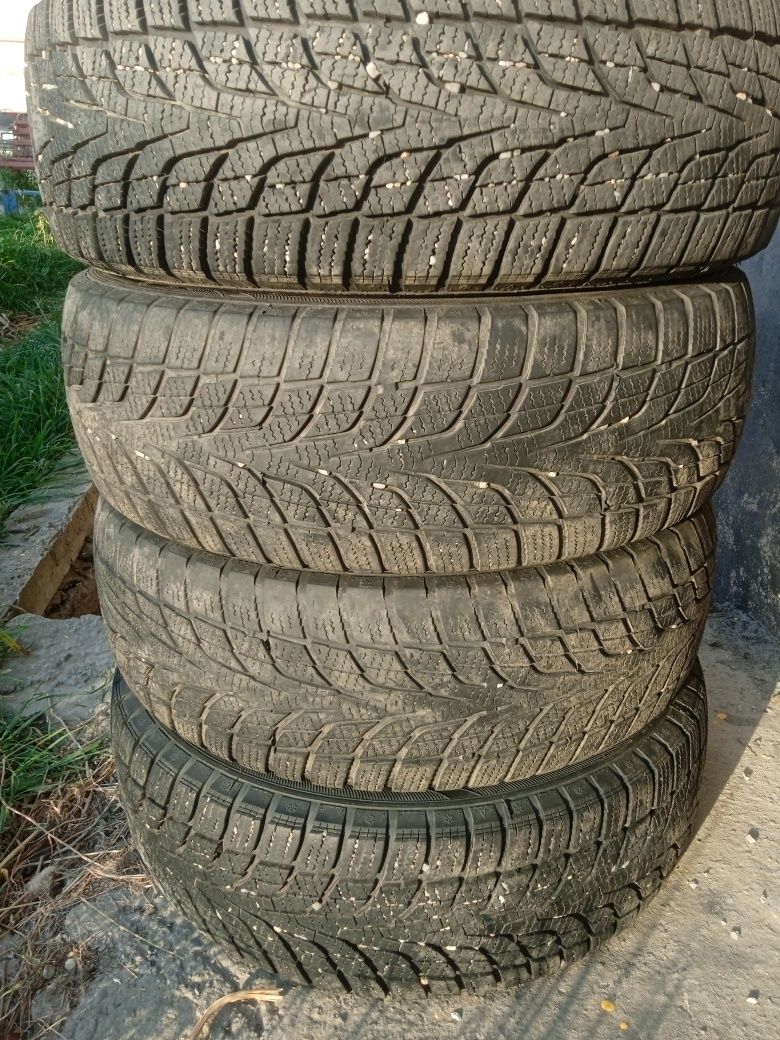 Автошины зимние на 15