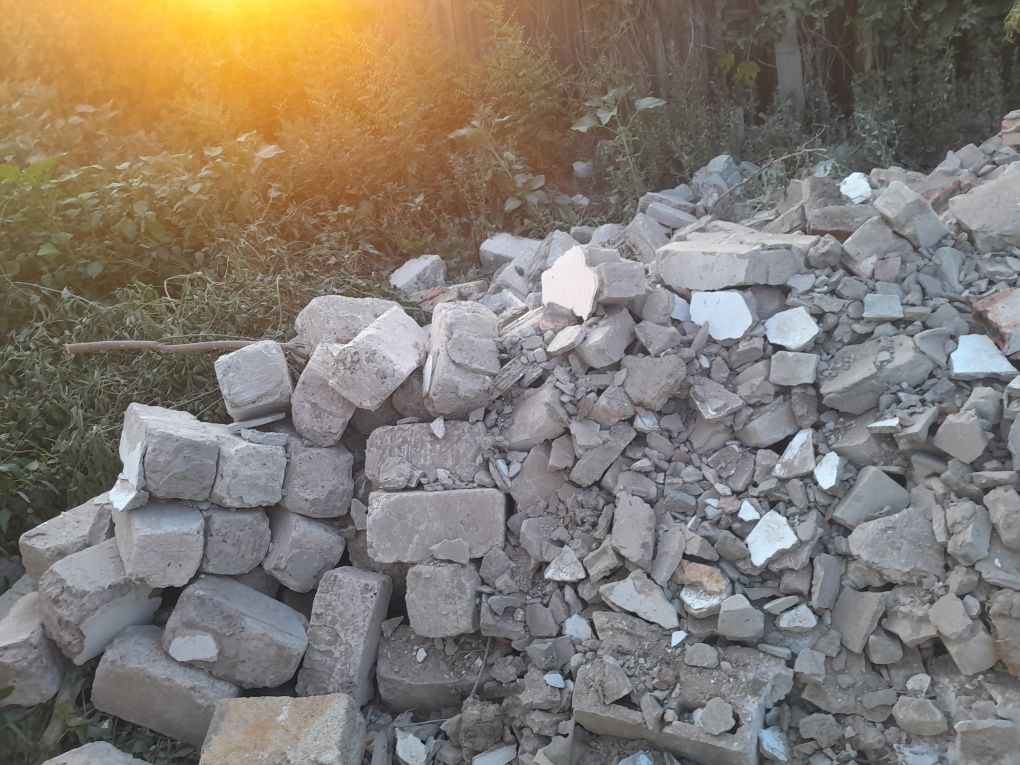 Отдам даром бут в плодовощном