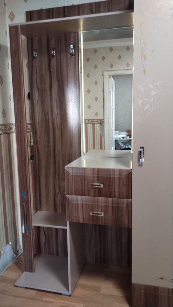 Продам шкаф и стенку прихожую