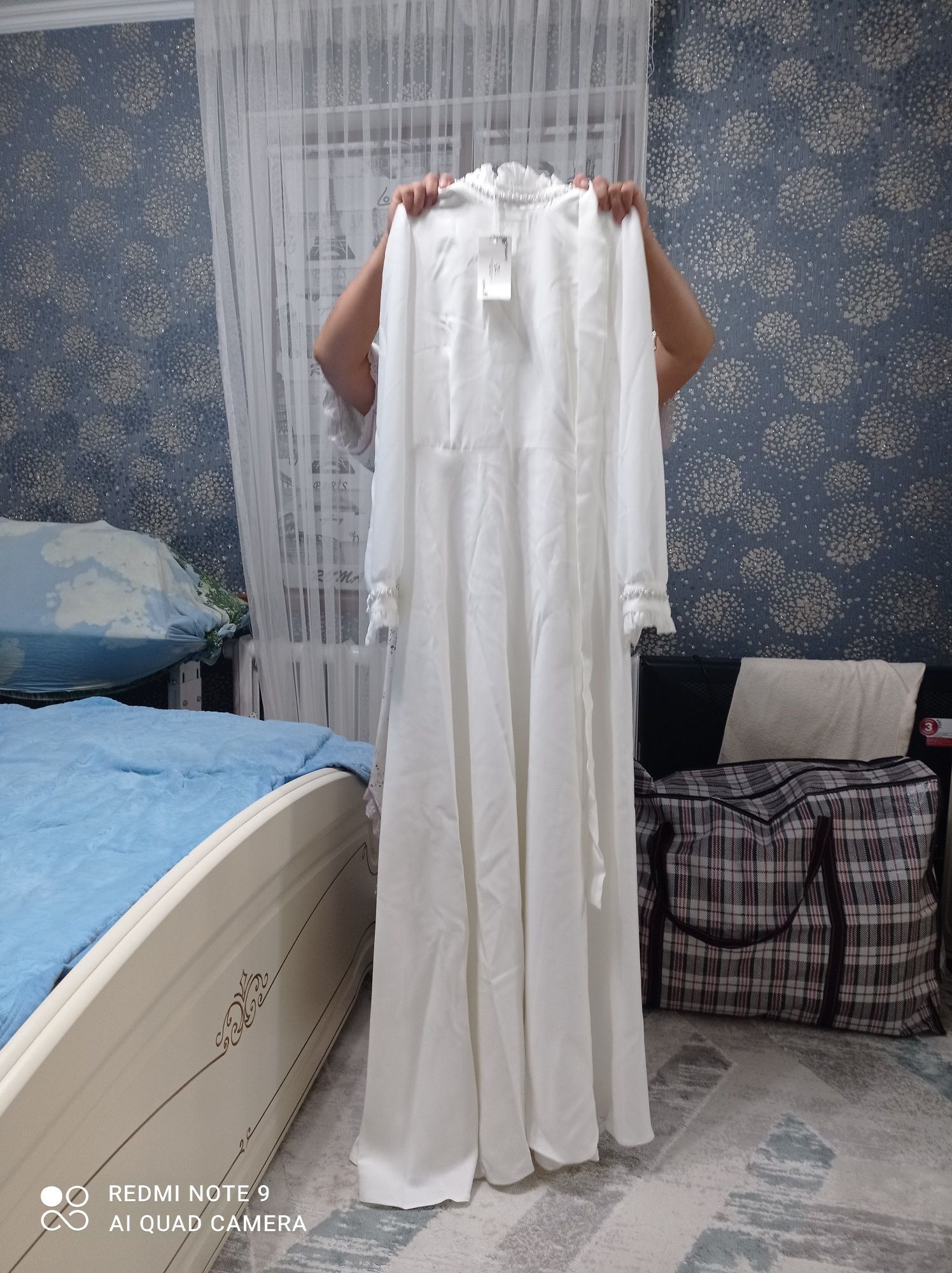 Продам белок платье