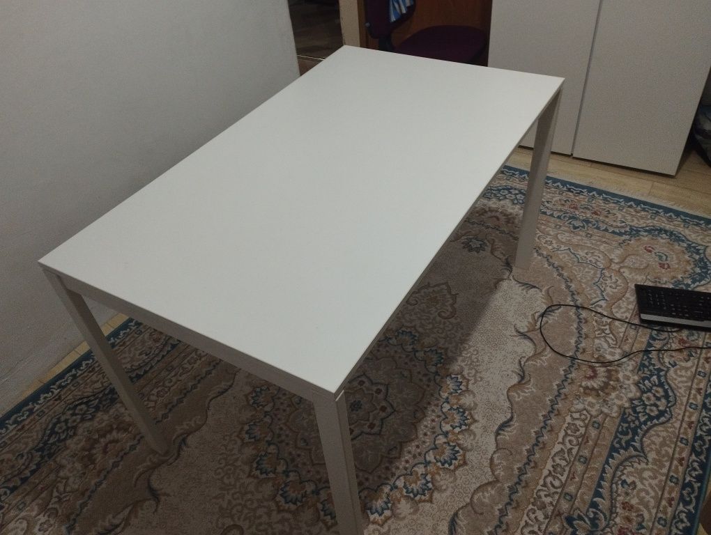 Продам стол кухонный Ikea мельтроп