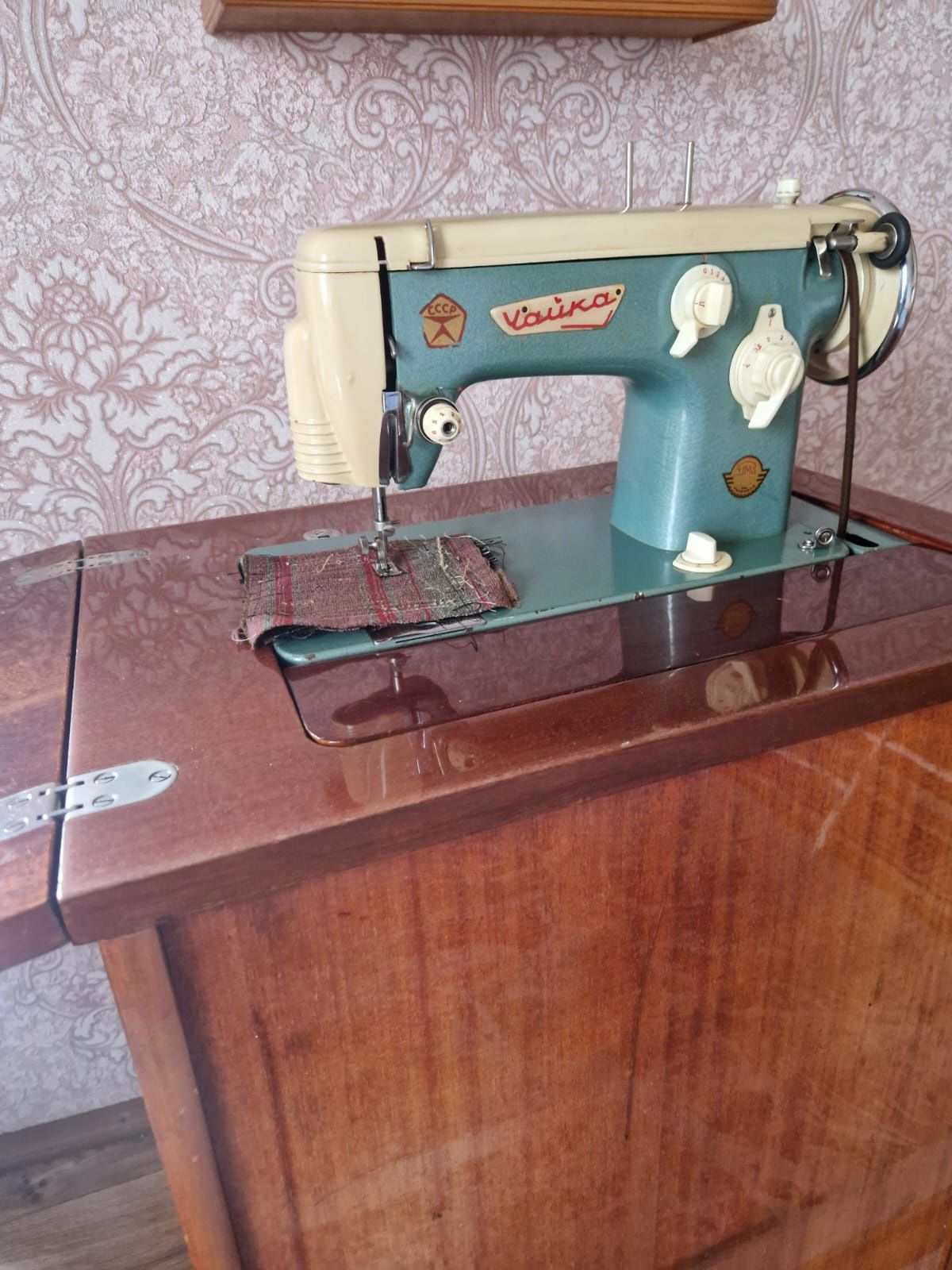 Продам швейную машинку