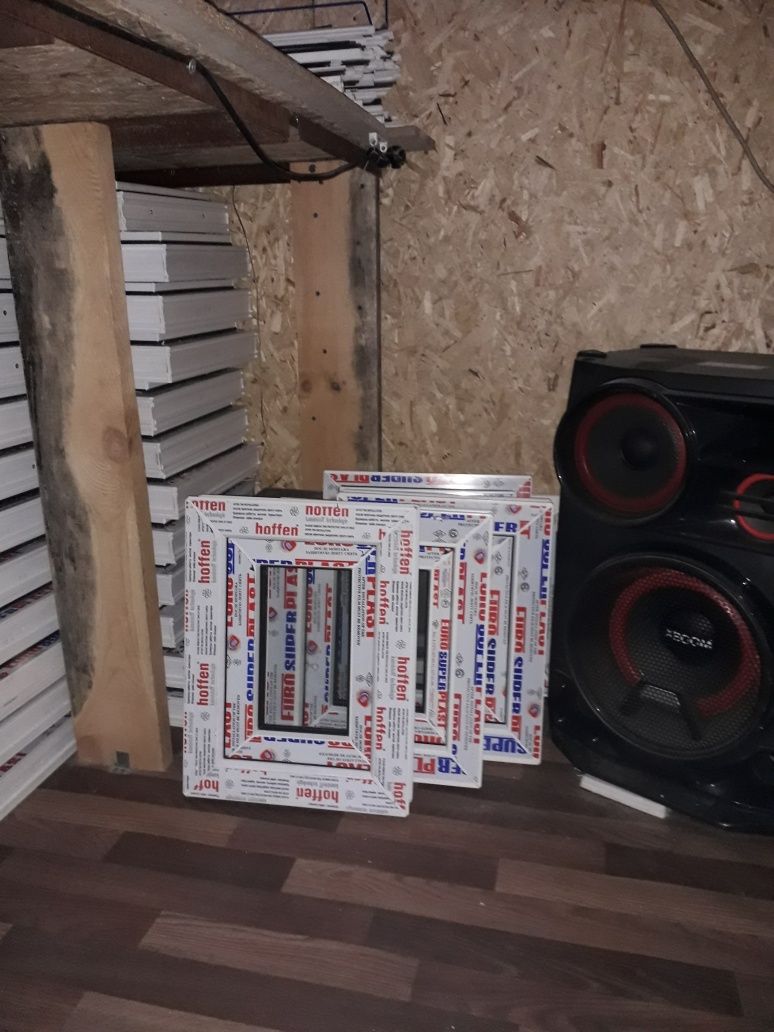 Зарядное устройство Литокала 500. Форточки пластиковые новые.