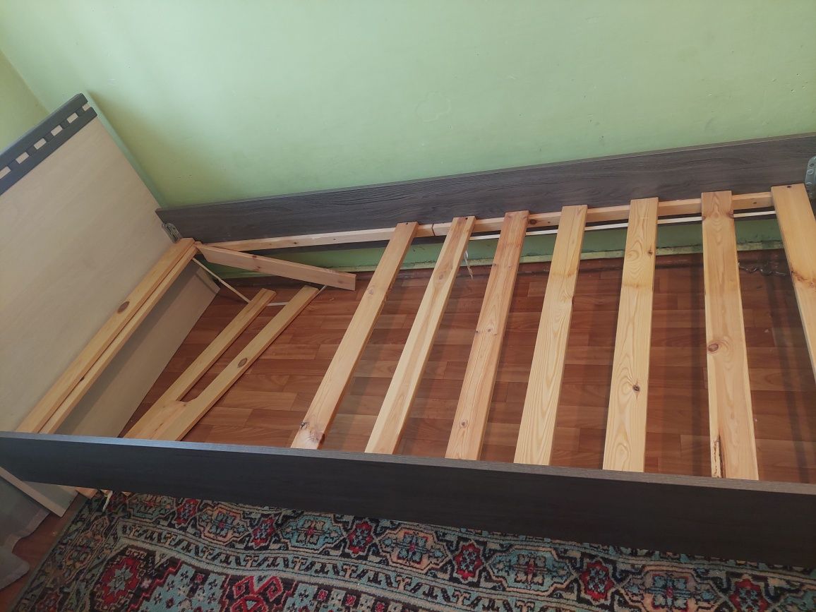 Продам кровать с матрасом