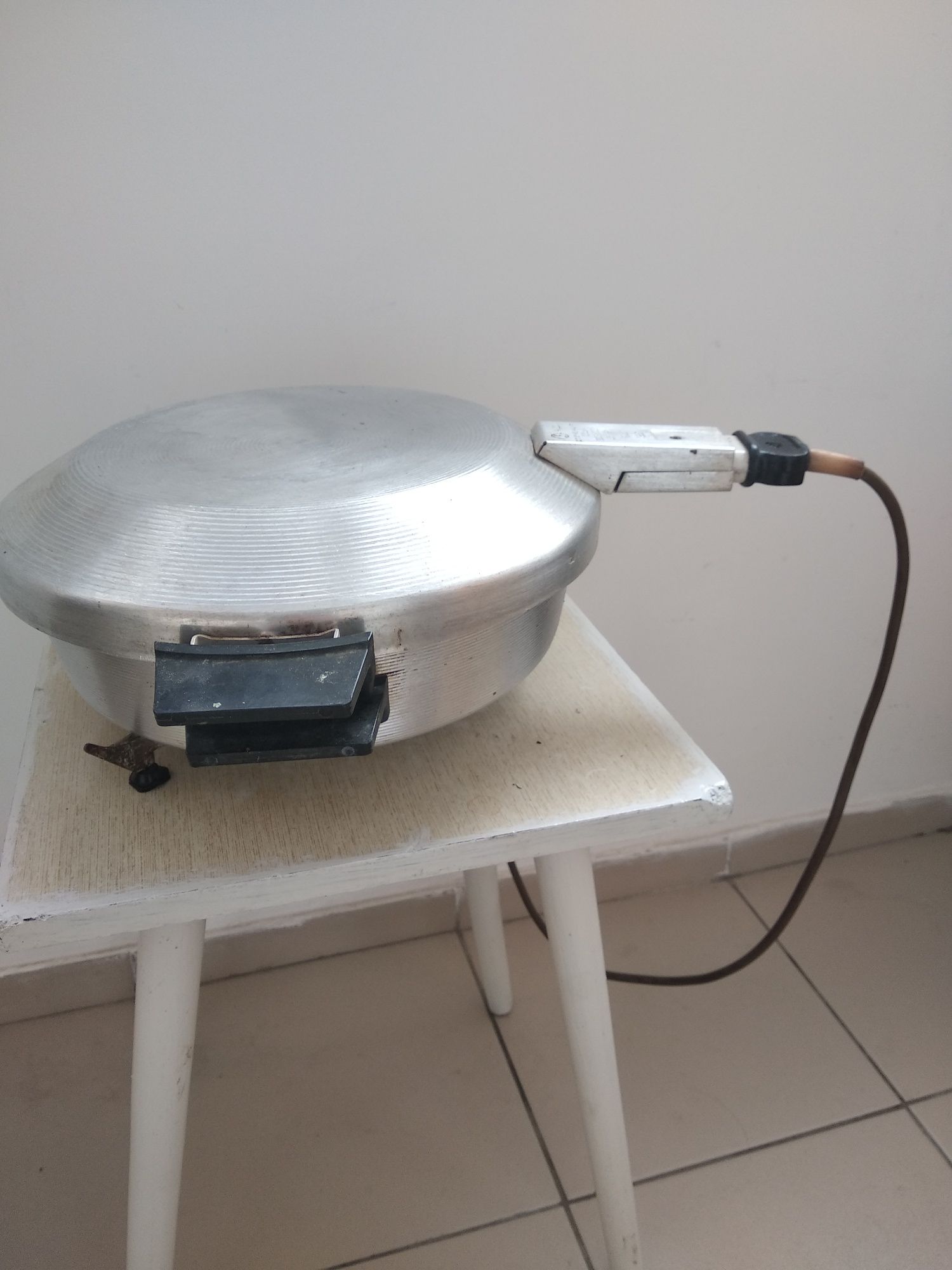 Продам хлебопечку,Чудопечь,мантоварку,скороварку