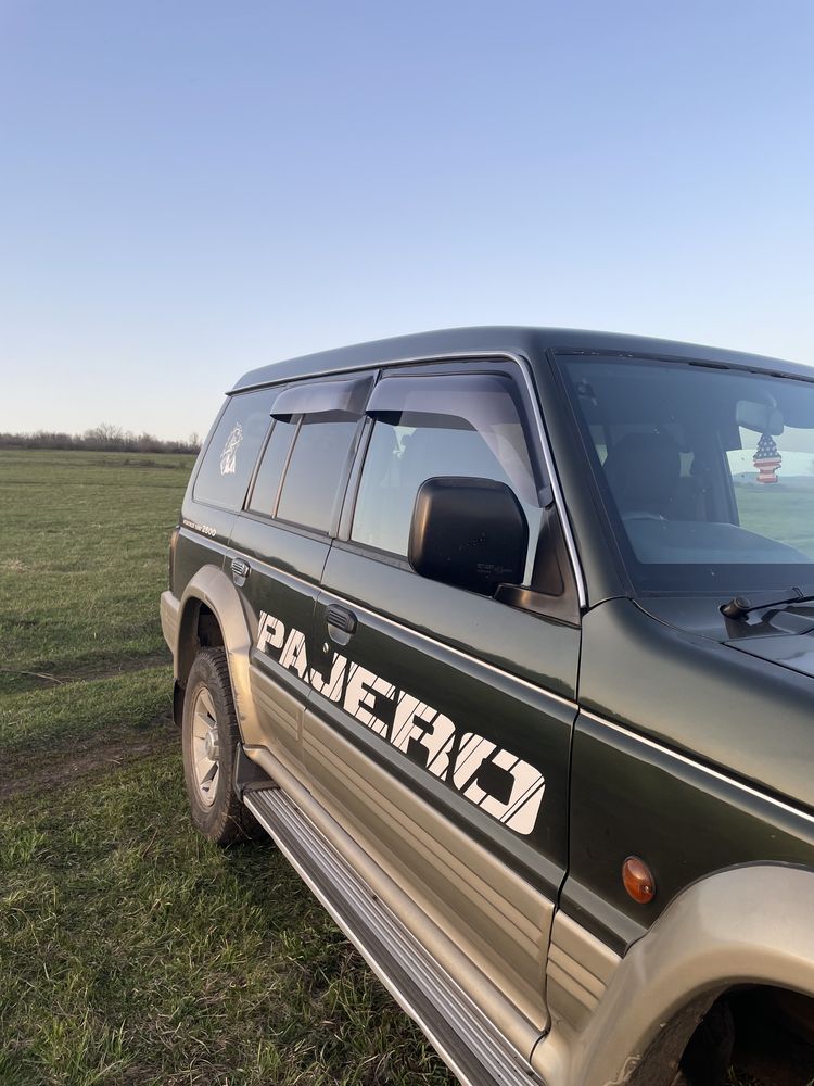 Mitsubishi Pajero 2