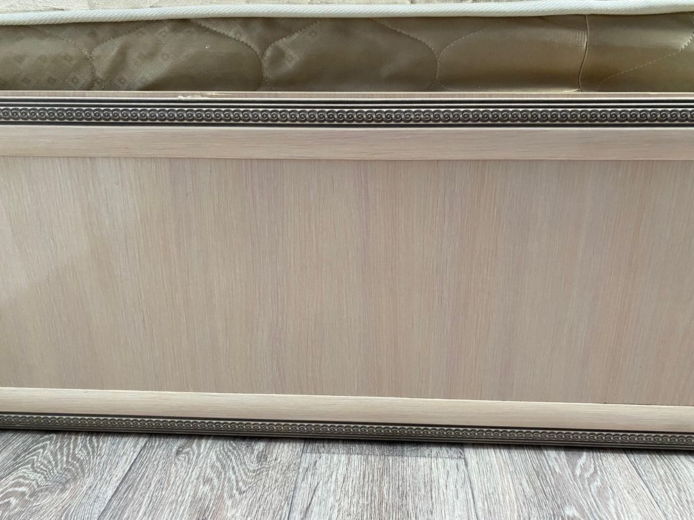 Продам двухспальную кровать, матрас  б/у 1000т