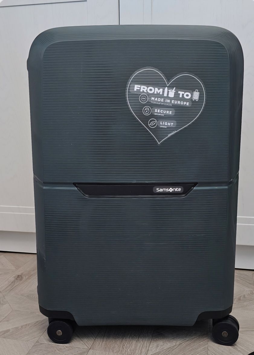 Чемодан средний M из полипропилена с кодовым замком Samsonite Magnum E