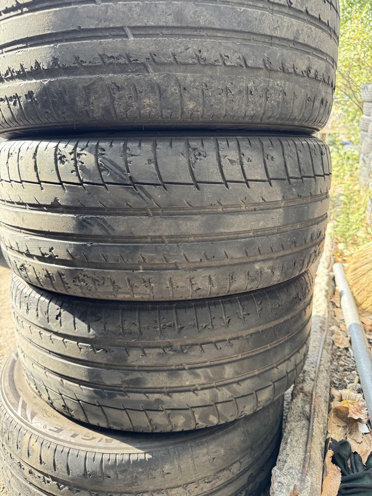 Продам Б/у шины 235/45/R18 от Triangle