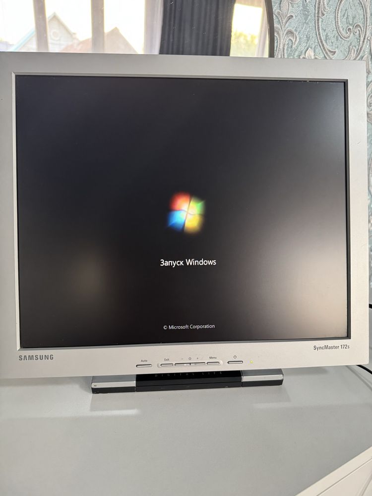 Монитор Samsung SyncMaster 172S — 17″, с кабелями, рабочий