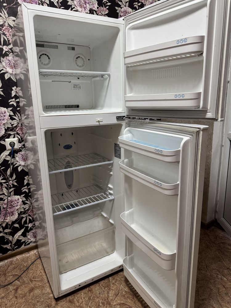 Продам холодильник