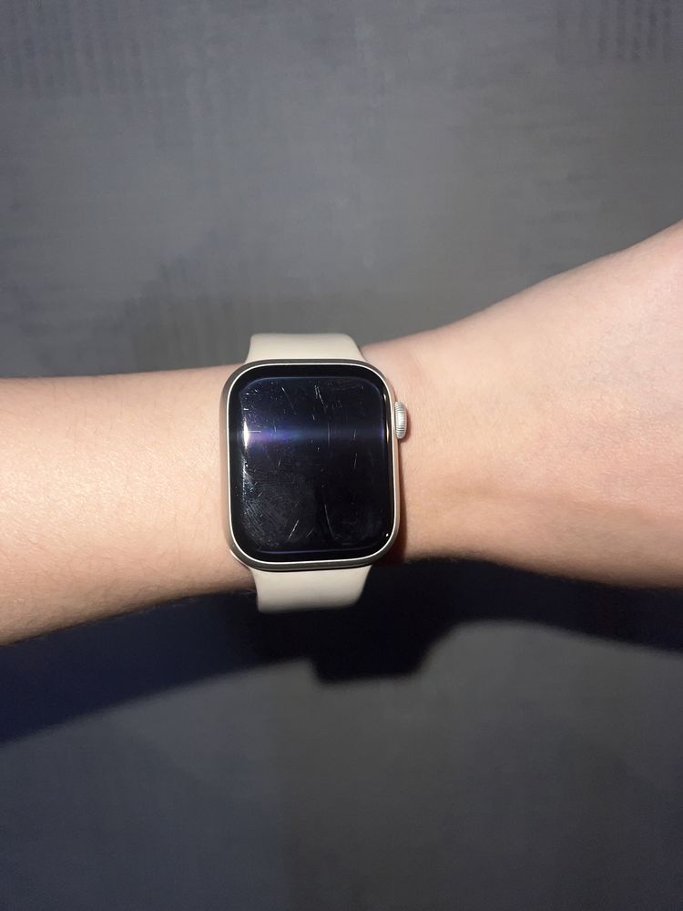 Apple Watch 7, срочно продаю б/у