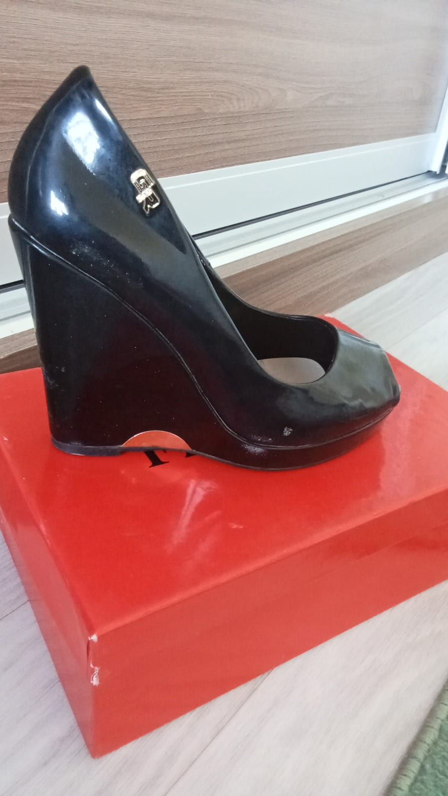Продам женские туфли
