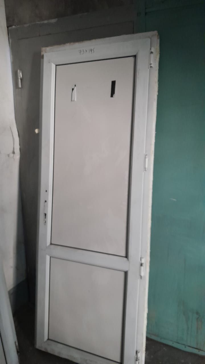 Продам пластиковые двери