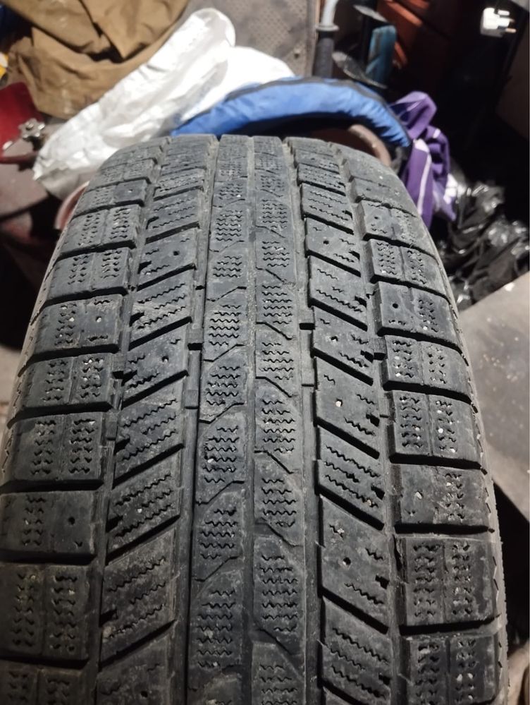 Резина шины колеса 235/70R16 Gremax Max Ice Grips.