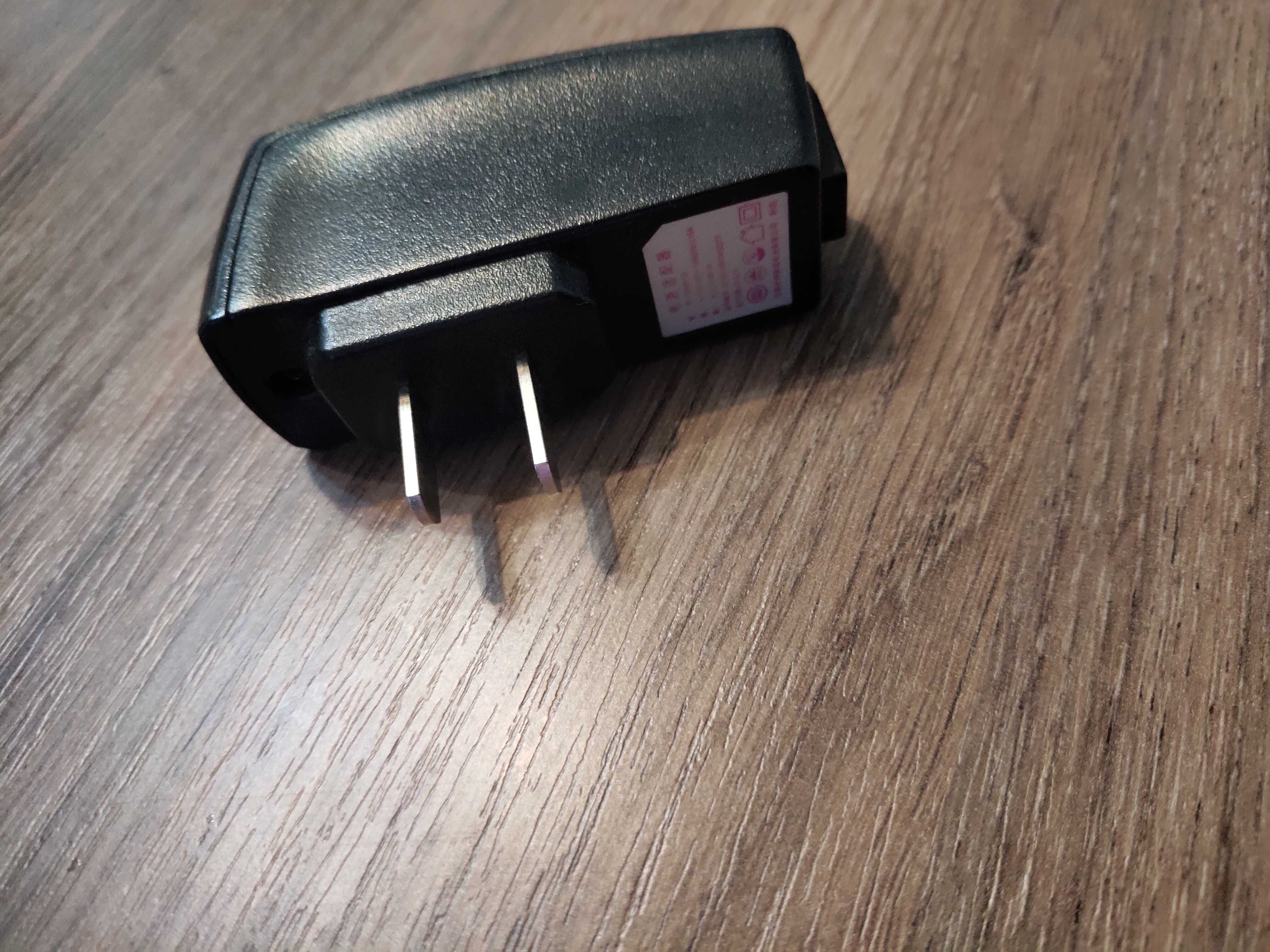 Сетевое зарядное устройство (с USB, американская вилка)