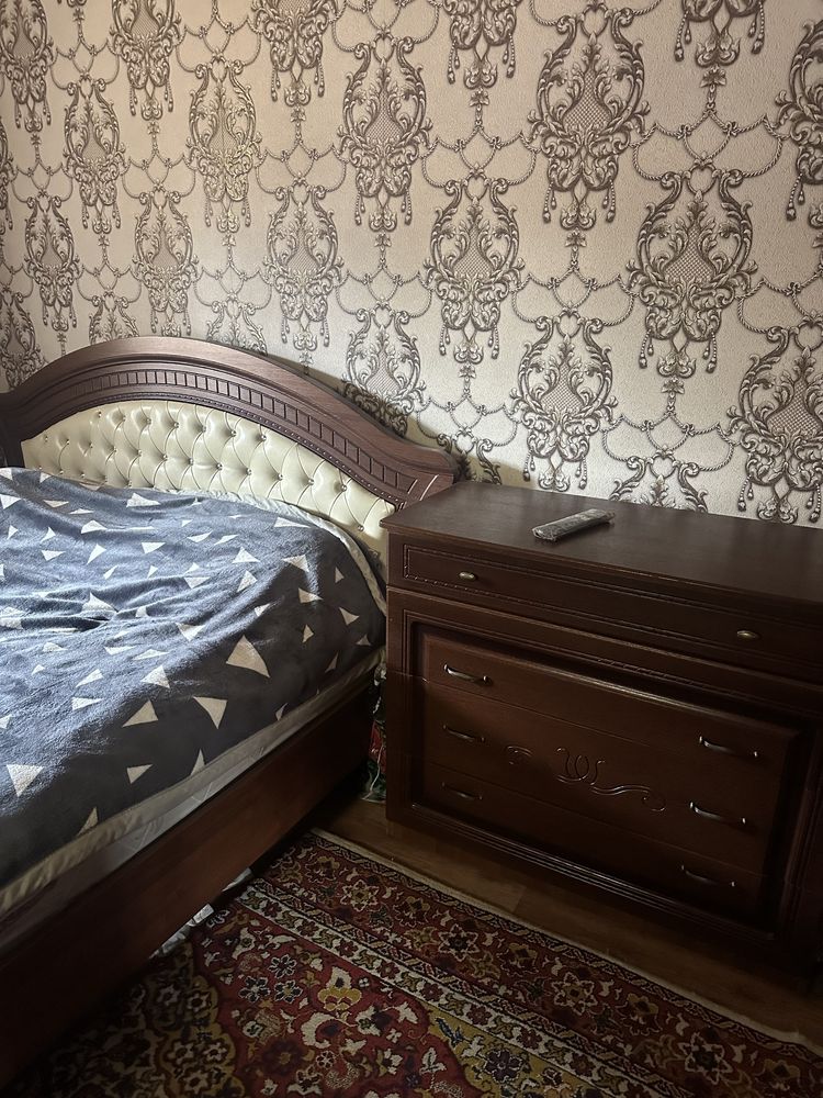 Продам спальный гарнитур