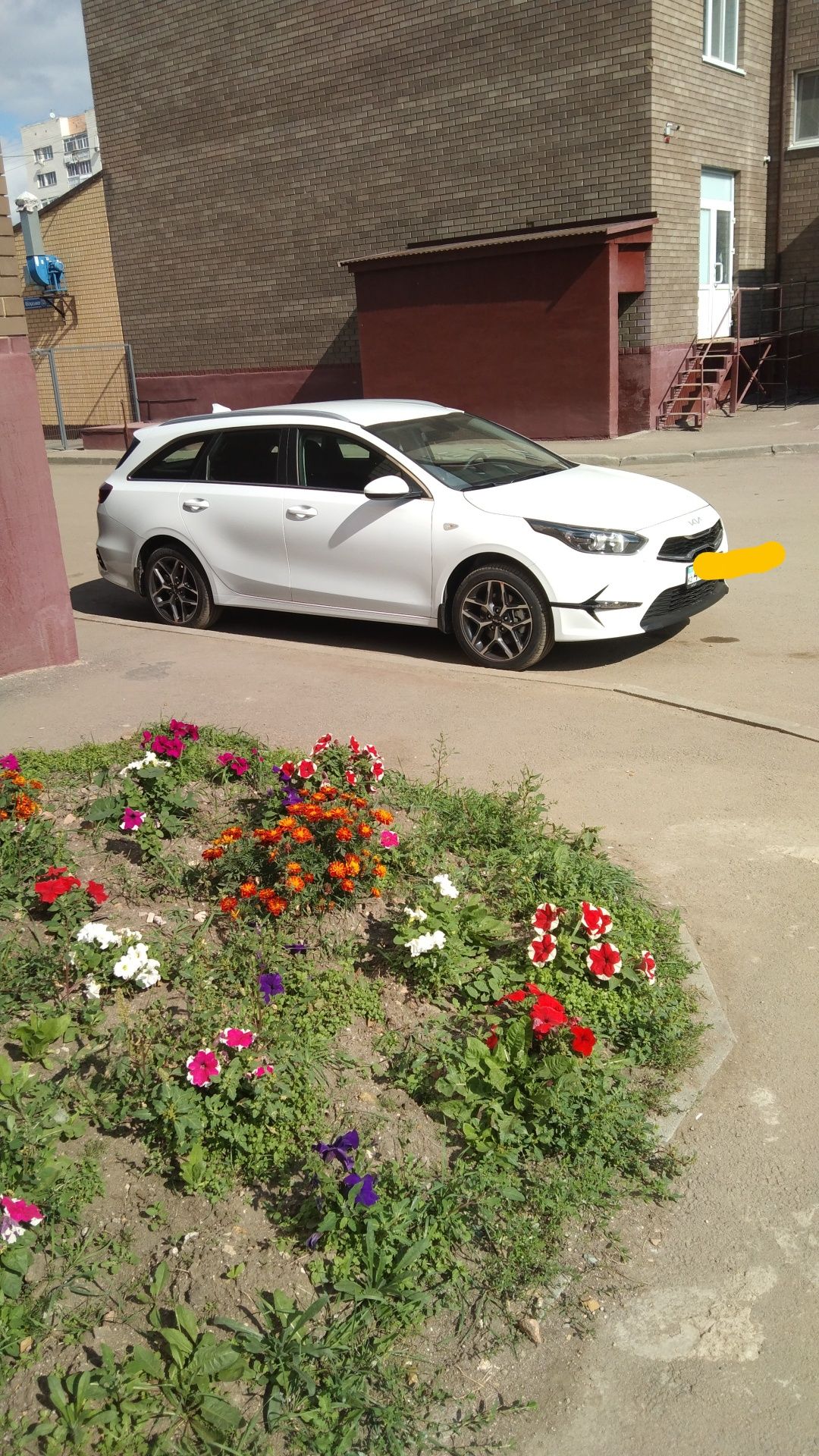 машину KIA CEED универсал