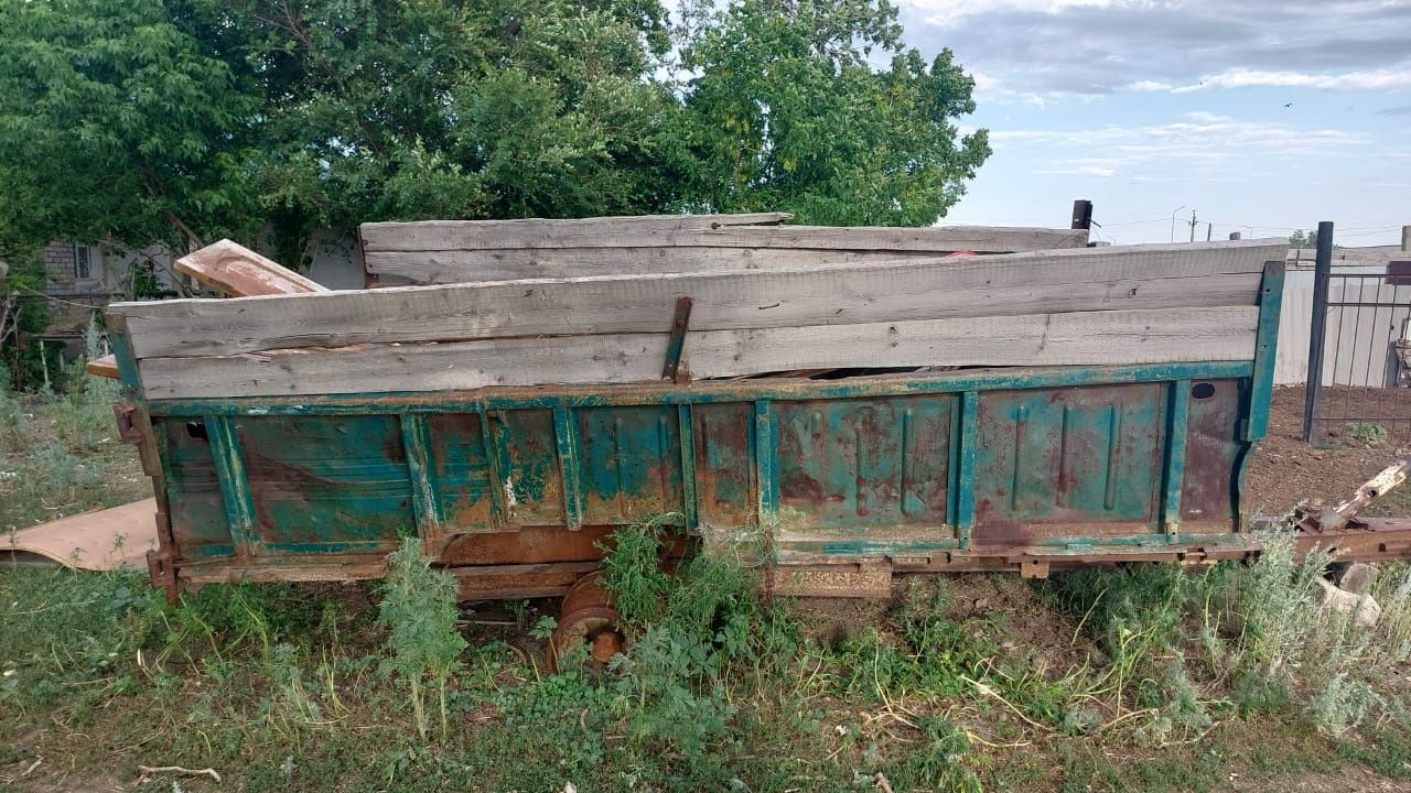 Продаётся одноосный прицеп, зиловский кузов. Цилиндр установлен.