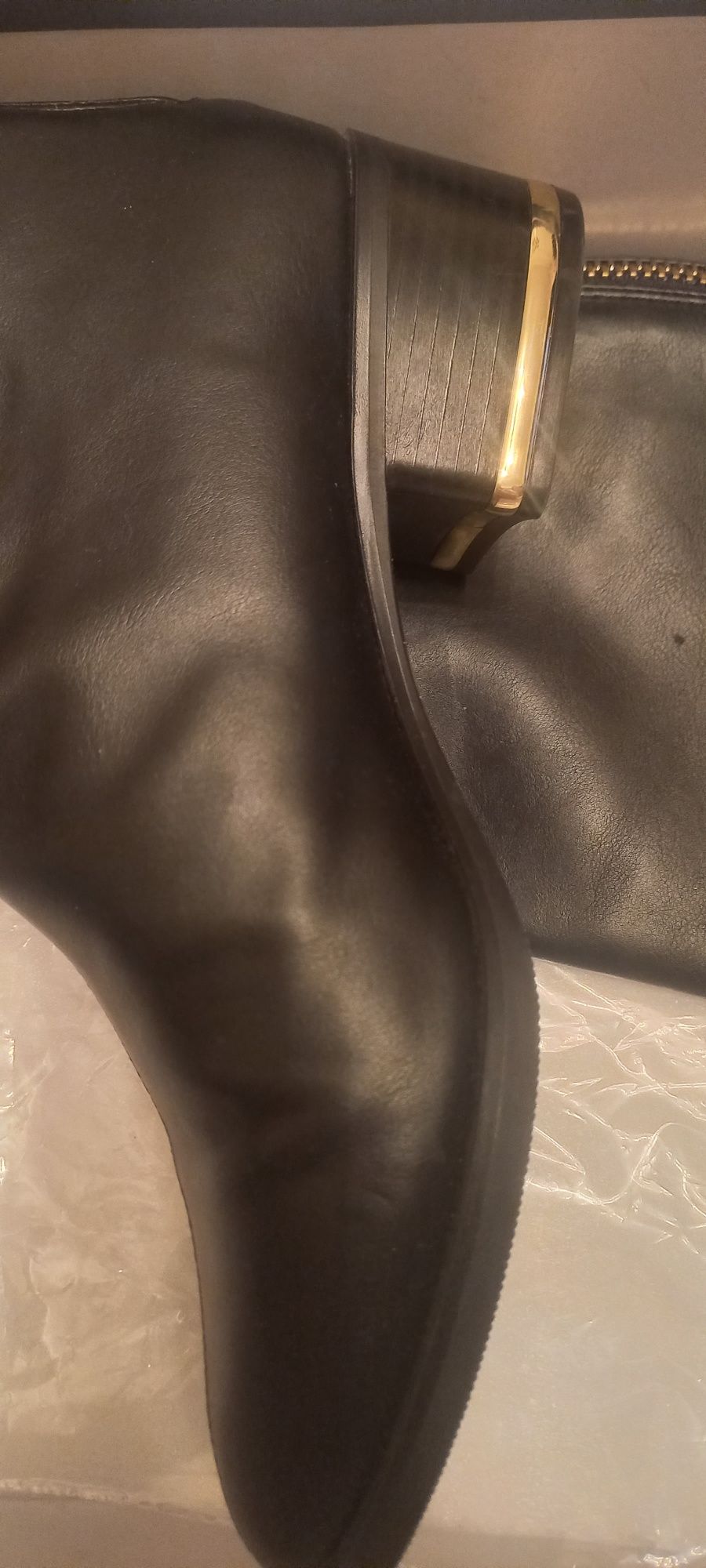Сапоги  ботфорты Zara  40 рр б/у