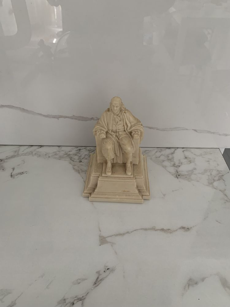Продается колокольчик liberty bell и статуя Бенджамина