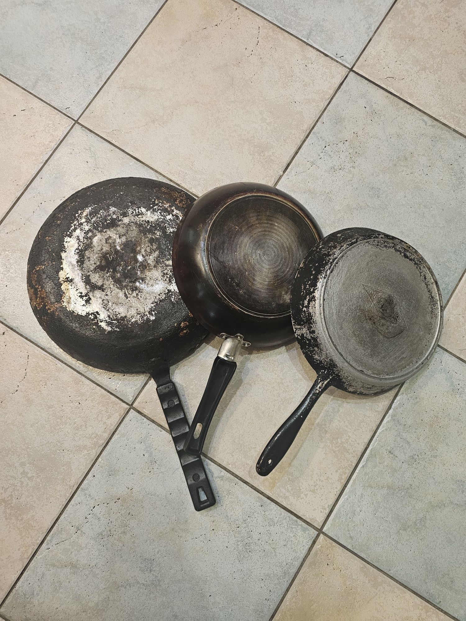 Сковородки разные в одни руки