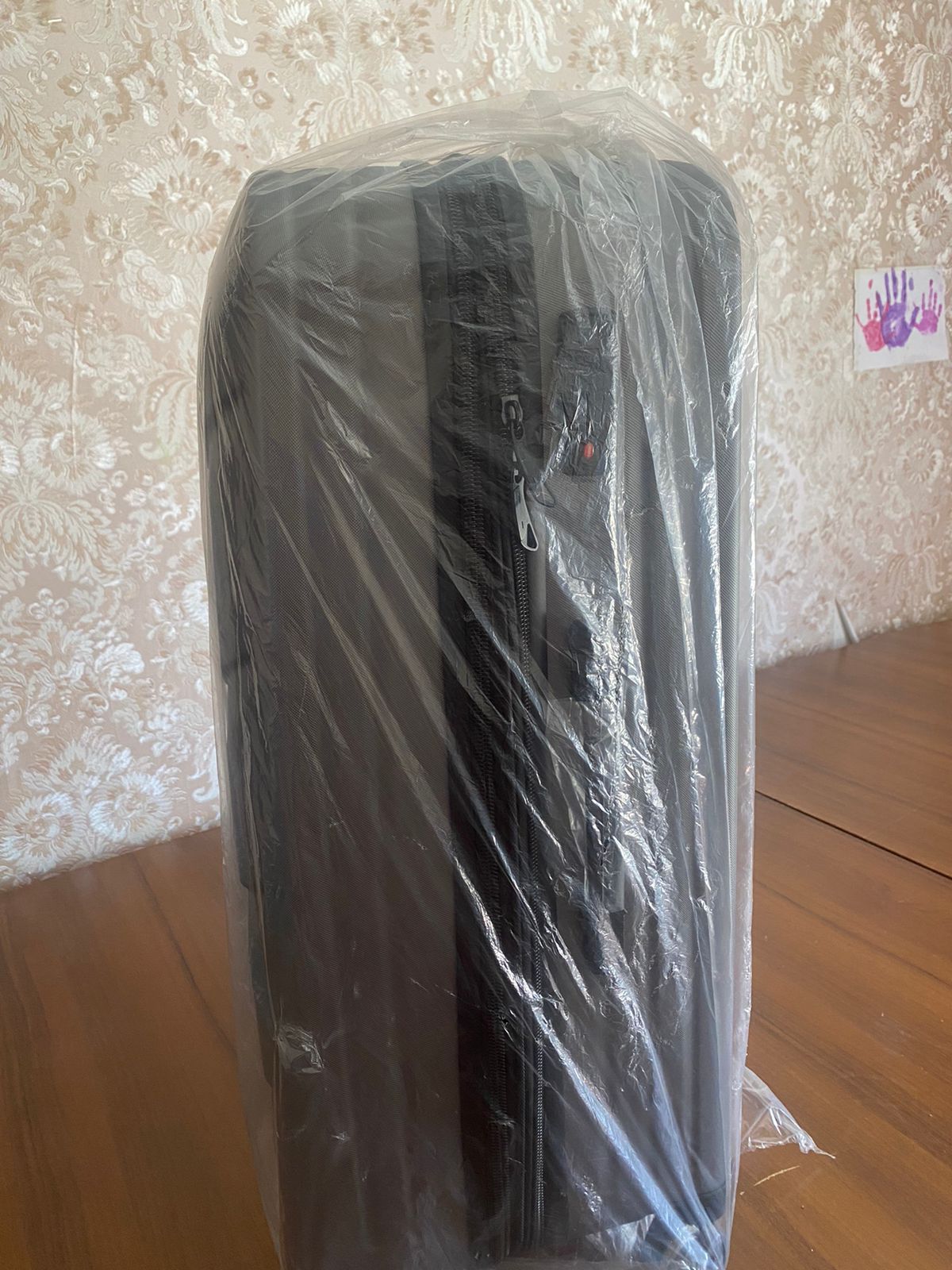 Продам Чемодан Дешево