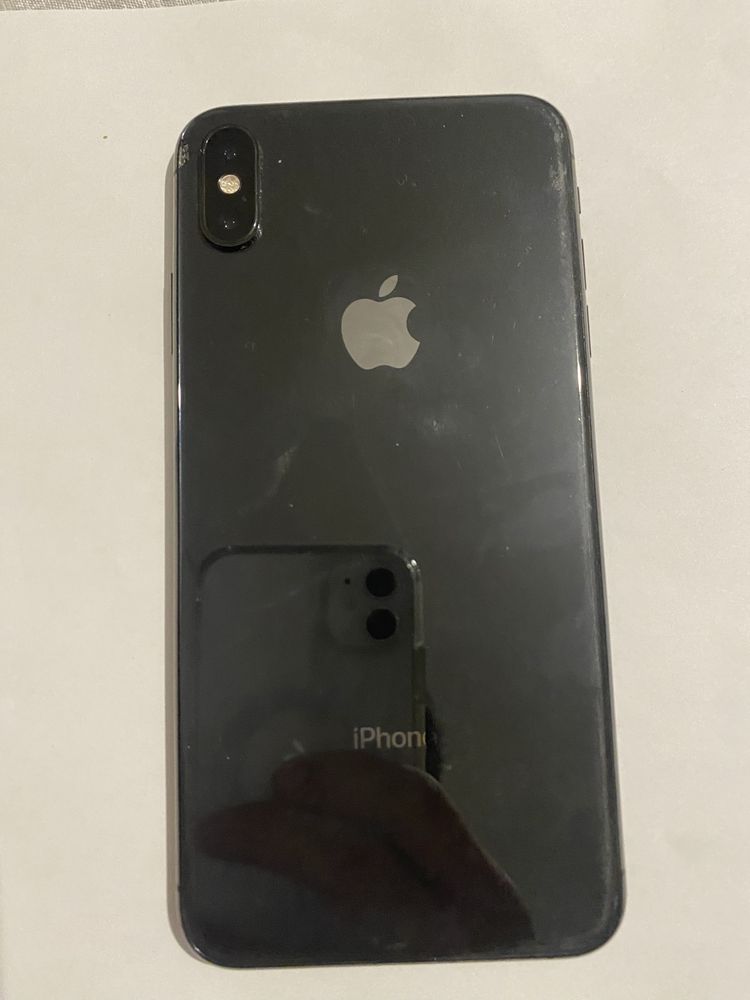 Продаю Айфон XS MAX