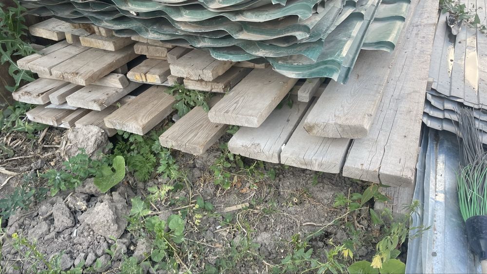 Черепица из крыши конверт и опалубка из 25 шт балки