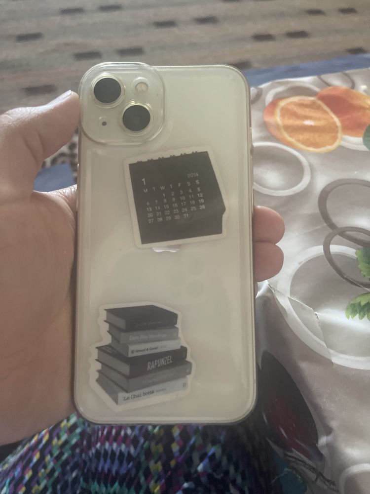 Продам IPhone 13 128 гигабайт в хорошем состоянии