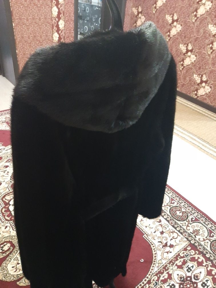 Продам норковую шубу