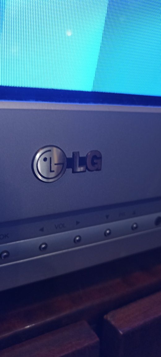 Телевизор LG рабочий 72 диагональ