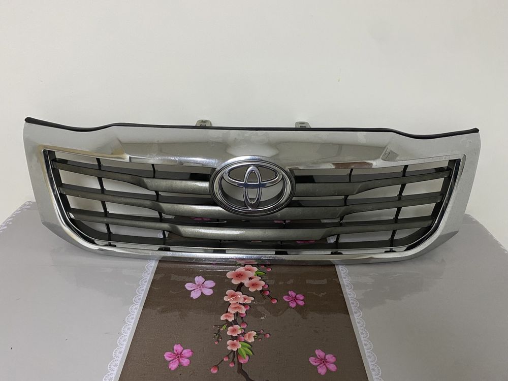 Решотка радиатора хайлюкс hilux