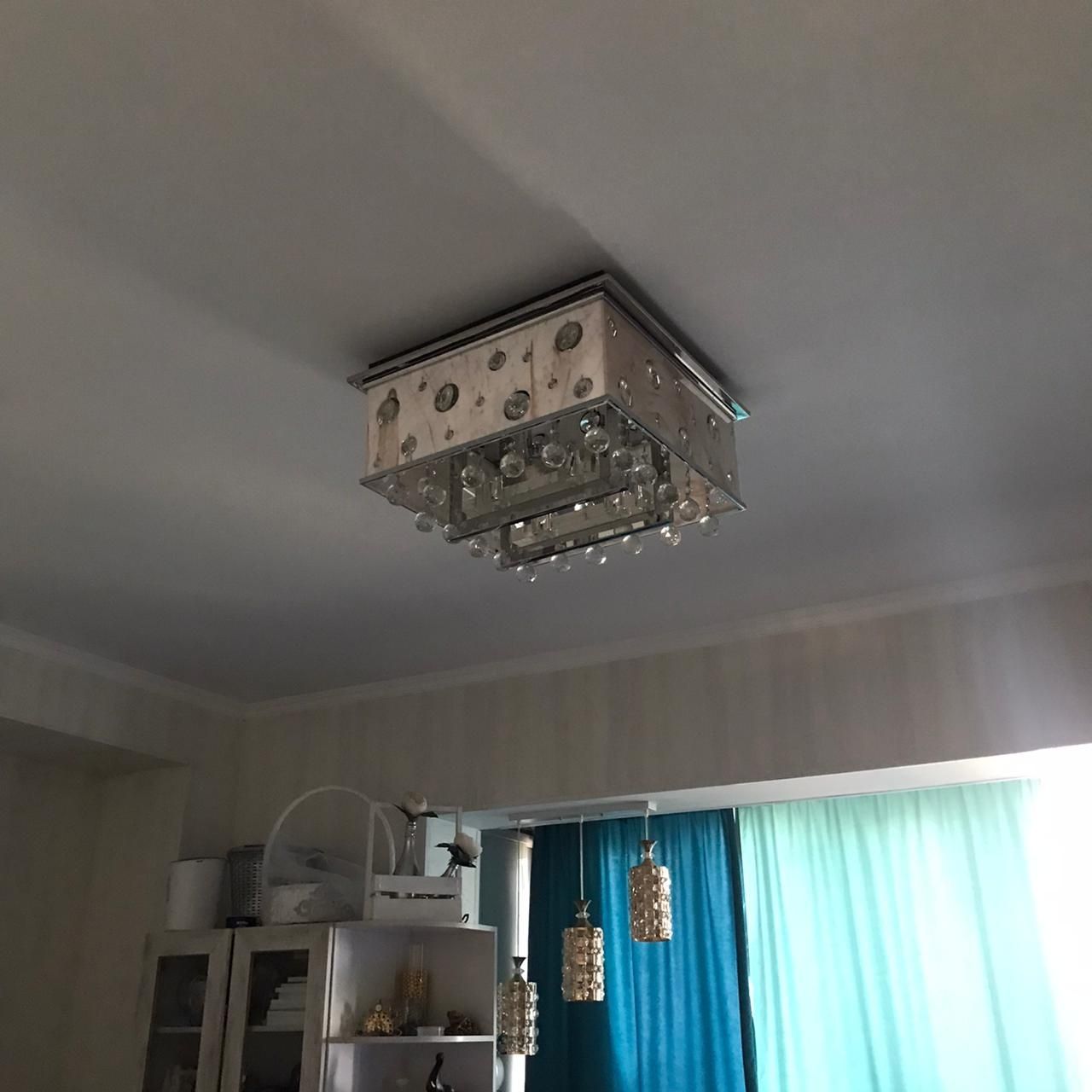 Срочно продам люстру