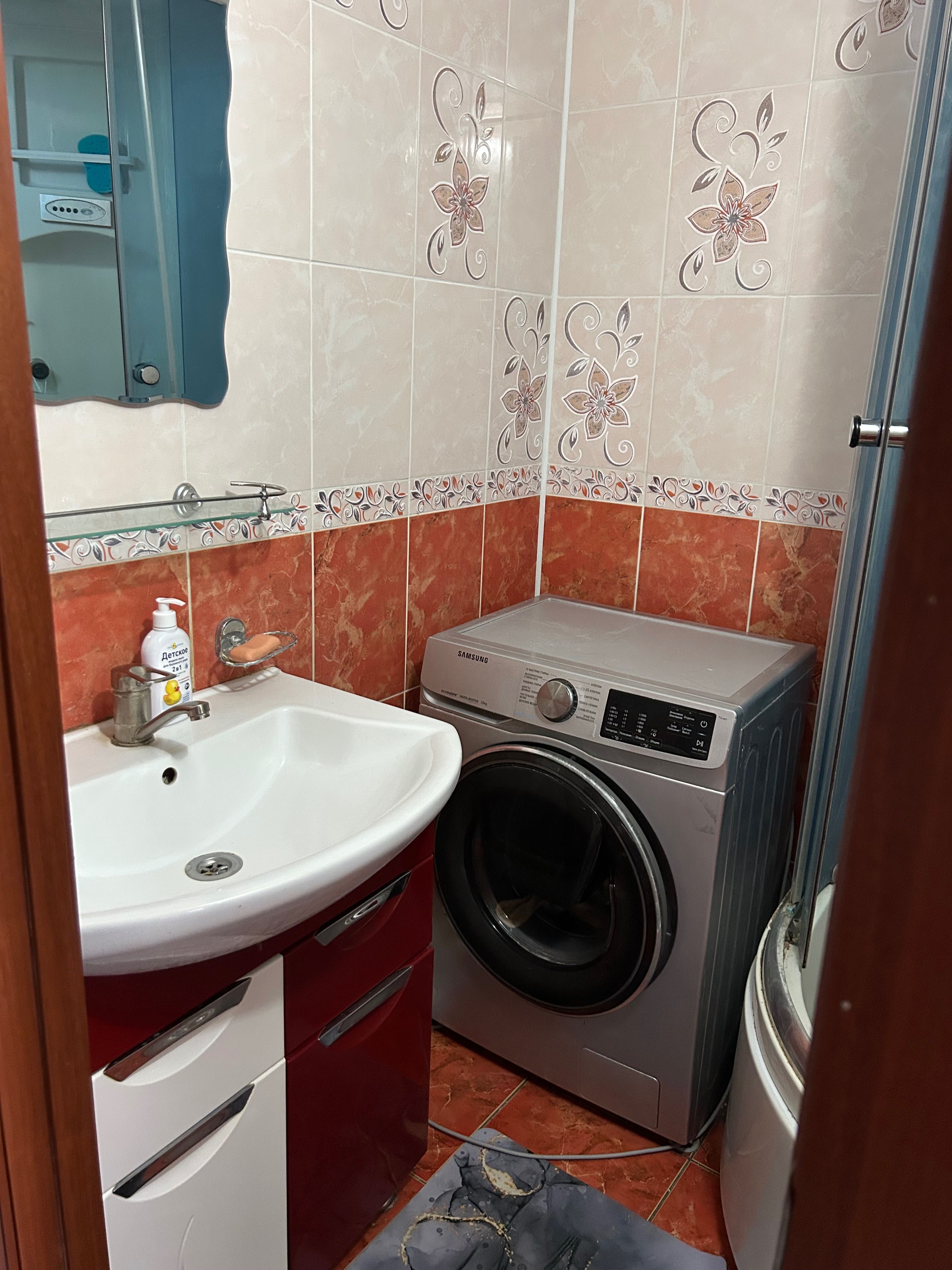 Продам в связи с переездом 4-х комнатную квартиру