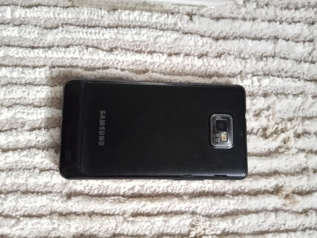 Lenovo S650 и Samsung GT-I9100