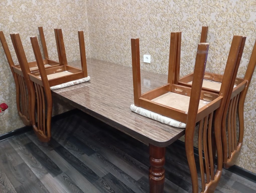 Продам стол и стулья