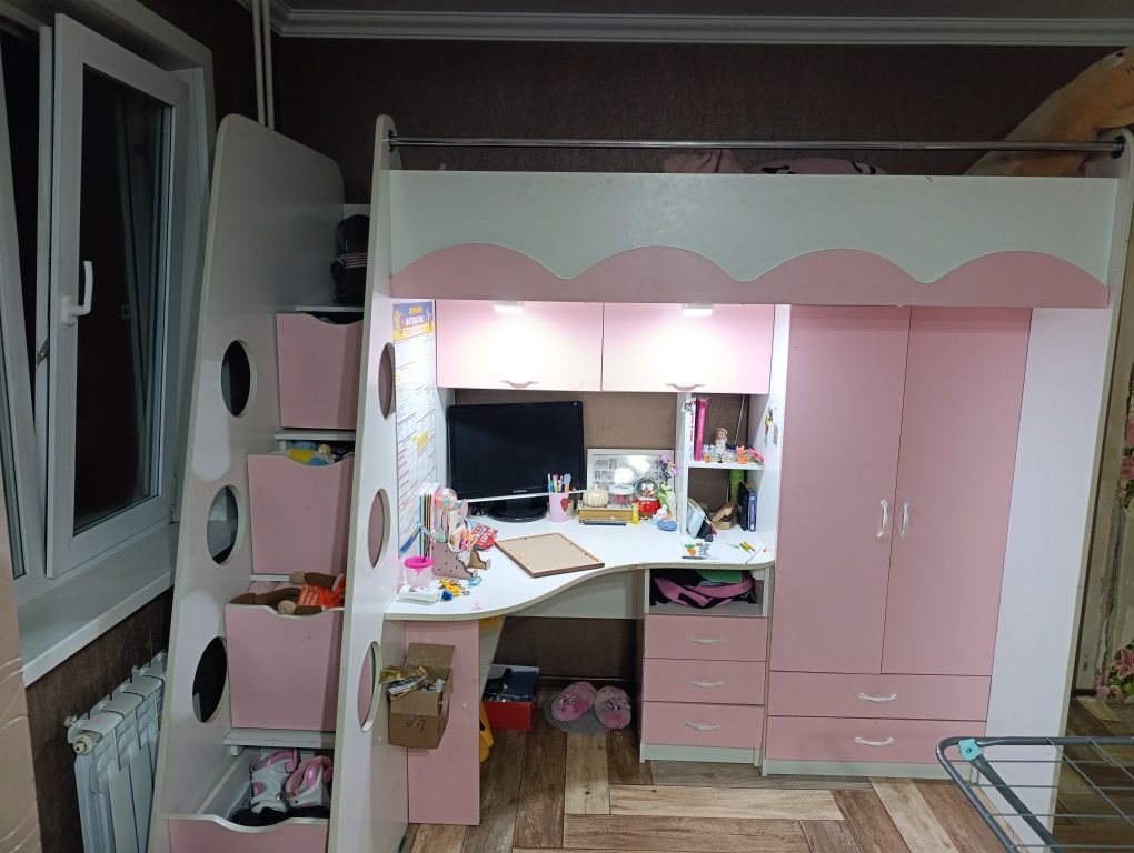 Детская зона, 3в1 шкаф кровать, стол.
