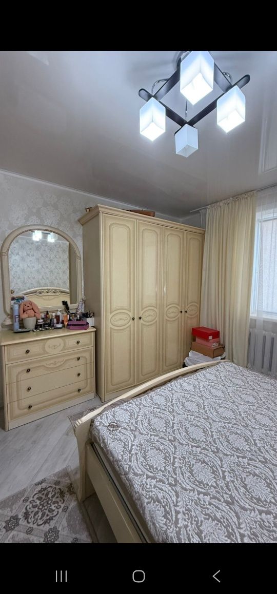 Продам спальный гарнитур