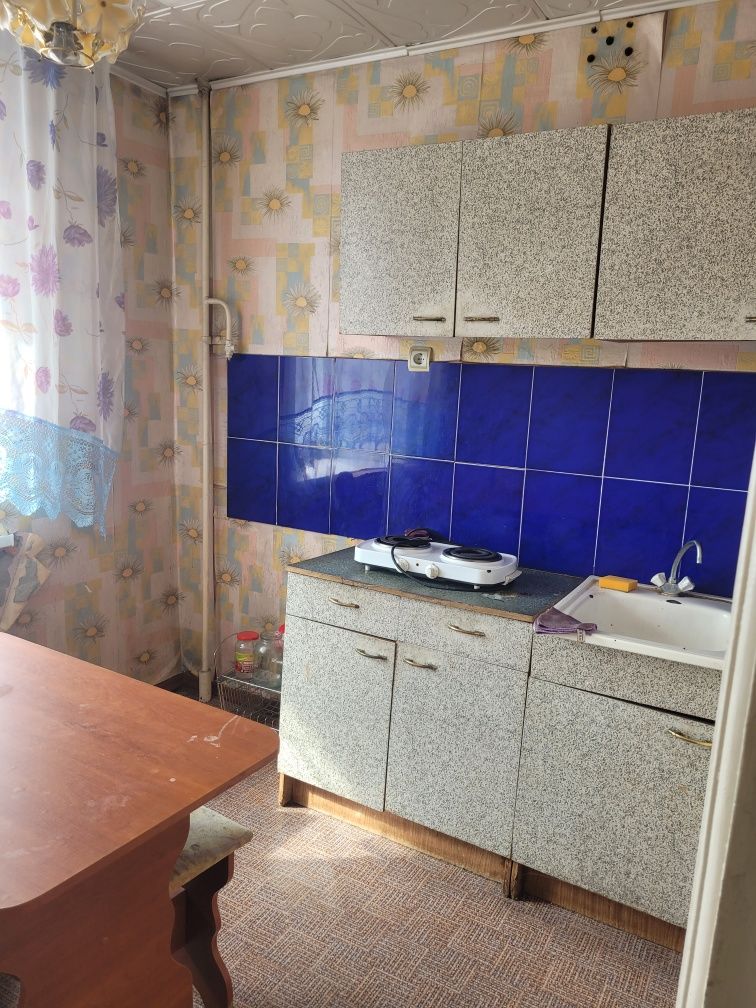 Продам квартиру 1.5 .ул Ларионова 2 .