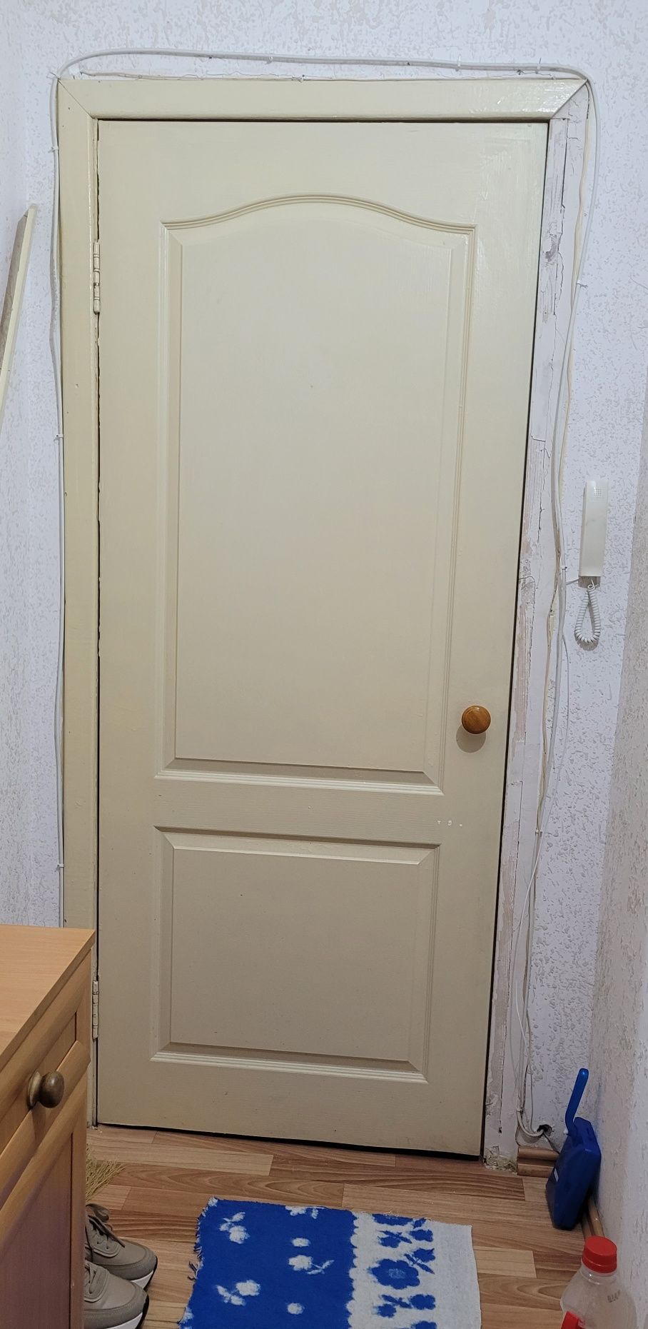 Отдам деревянную дверь